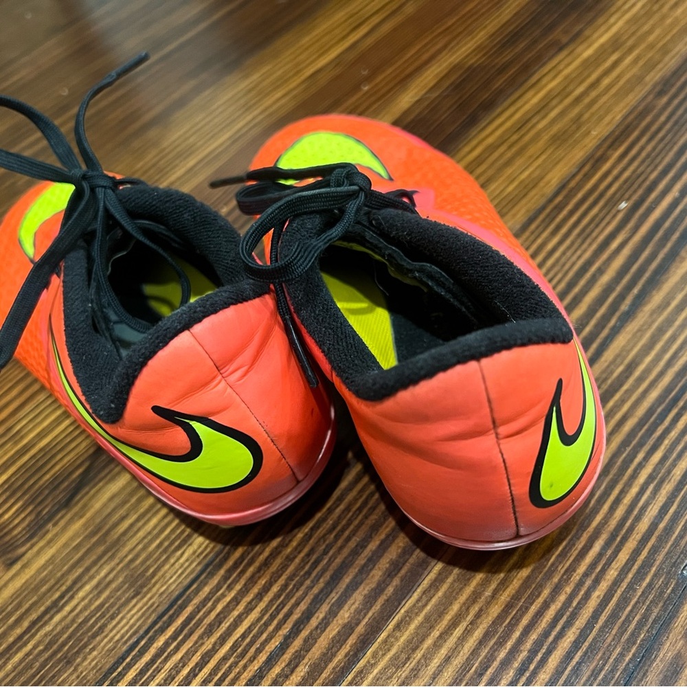 Kids cleats size 1 - Picture 2 of 5